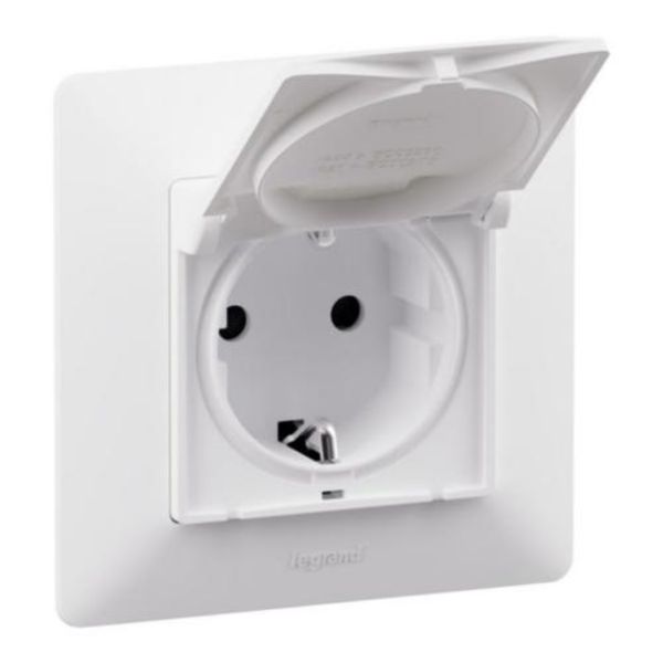 LEGRAND Valena Life 2P+F csatlakozóaljzat biztonsági zsaluval, csapófedéllel, IP44 fehér (632909)